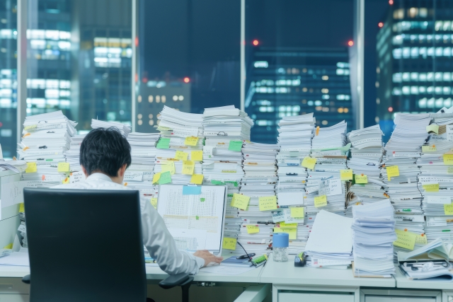 インフラブラック企業で働くイメージ